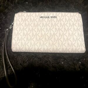 Michael Kors wallet/wristlet
